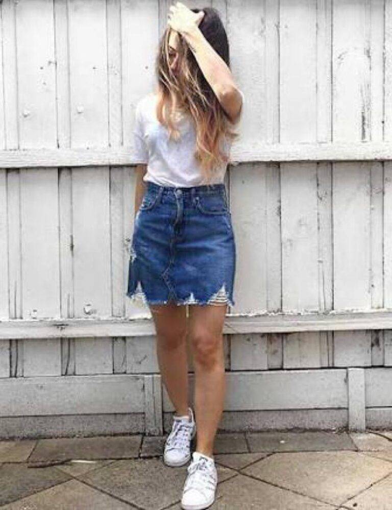 Denim Outfit Tips – How to effortlessly style a demin short skirt